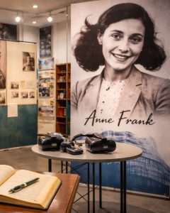 Résister par l’écriture : Hélène Berr, Anne Frank, témoins de l’indicible
